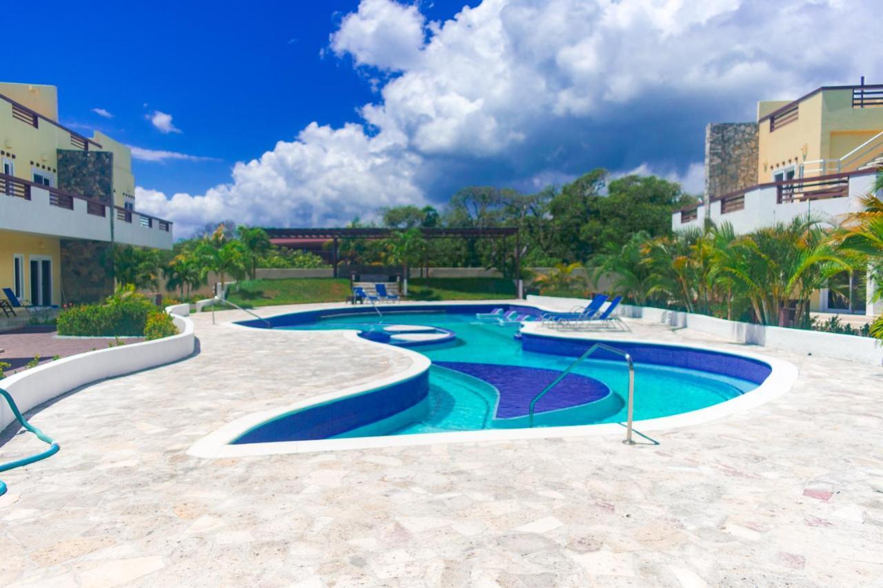 Las Palmas Beach Hotel Dixon Cove Exteriér fotografie