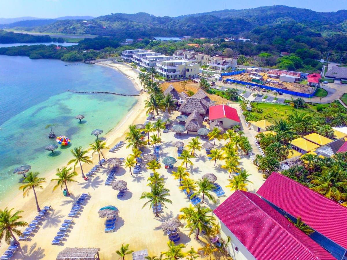 Las Palmas Beach Hotel Dixon Cove Exteriér fotografie